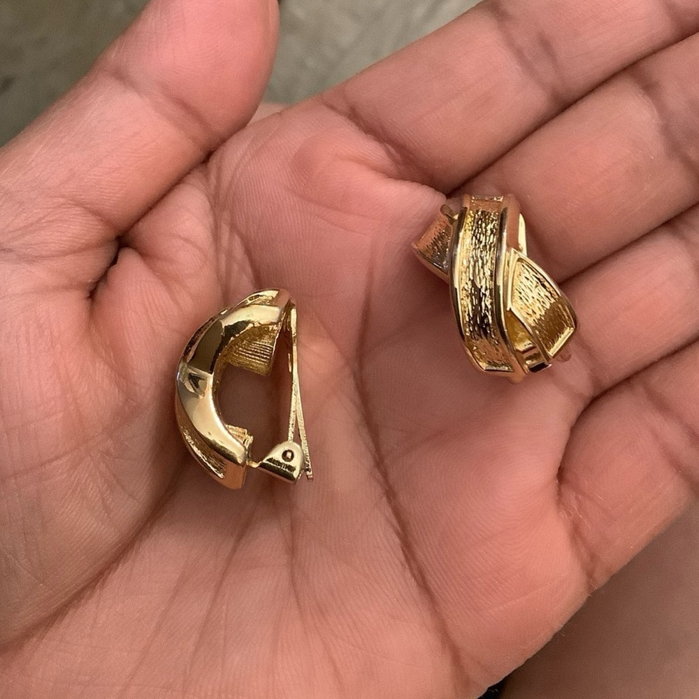 CHRISTIAN DIOR Gold Tone Clip-On Earrings Signed Chr. Dior​​​​​
